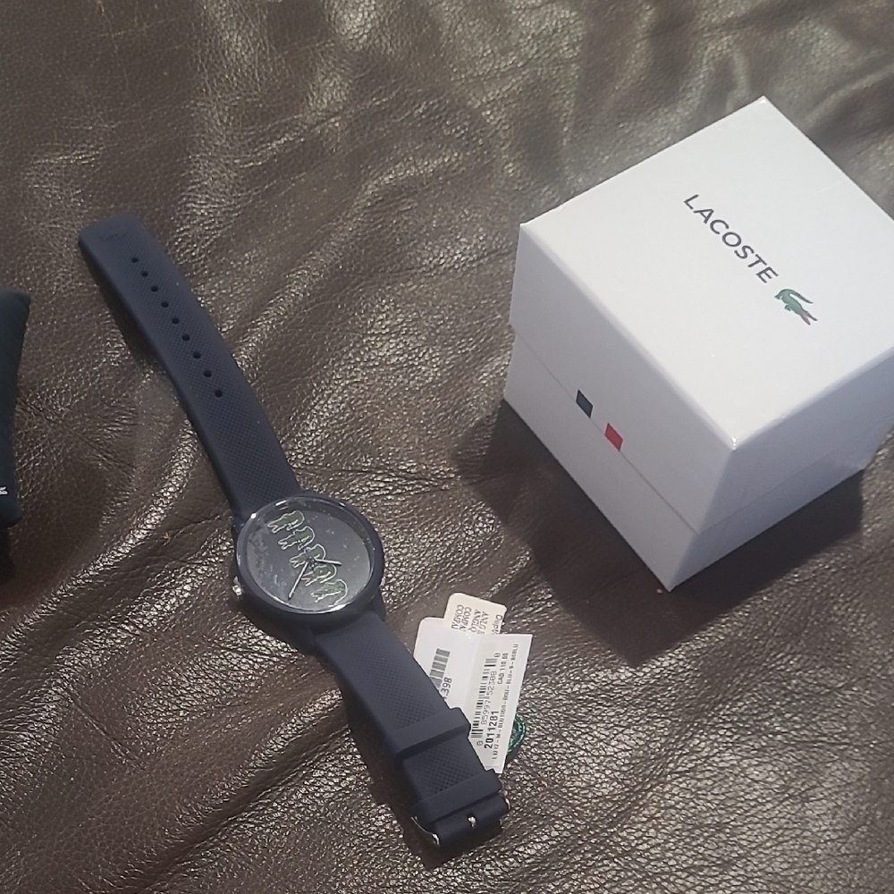 Lacoste Blue Watch with Distinctive Design - Picture 6 of 7